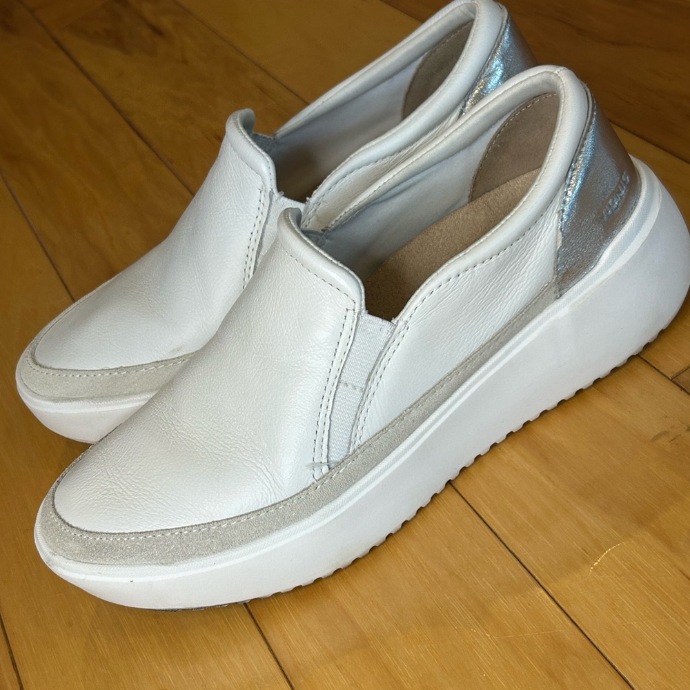 Vionic Women's Kearny White and Silver Slip-On Platform Sneakers Shoes